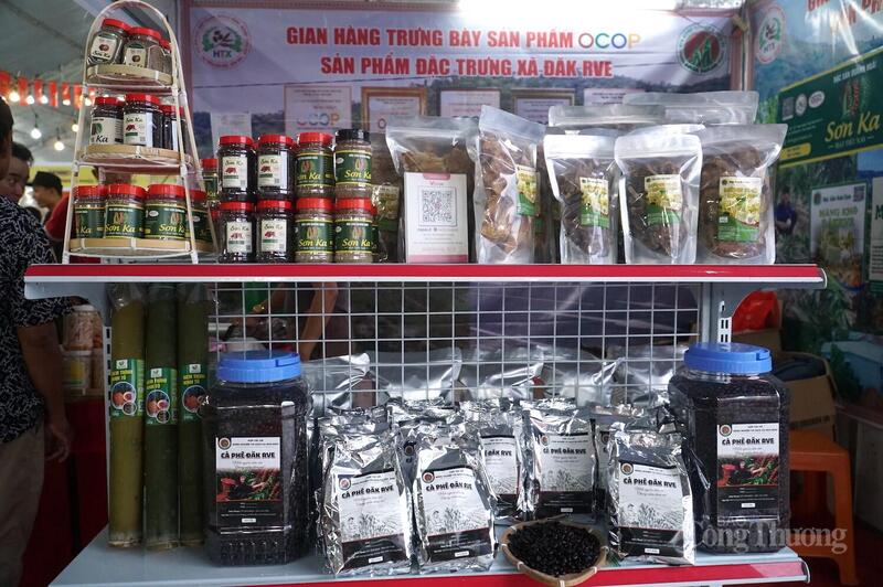 Các sản phẩm nông sản đặc trưng của Hợp tác xã Hoa Nam đều do các hộ đồng bào dân tộc thiểu số người Mơ Nâm, người Xơ Đăng trực tiếp trồng, chế biến