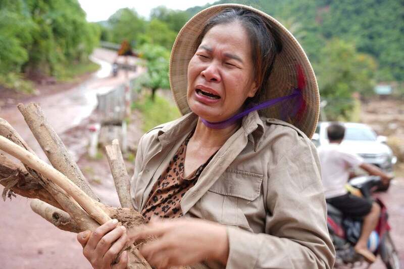 Nhiều gia đình rơi vào cảnh trắng tay do thiên tai thảm khốc. Ảnh: Phạm Tuân.