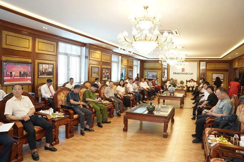 Quang cảnh buổi làm việc. Ảnh: Trịnh Cường