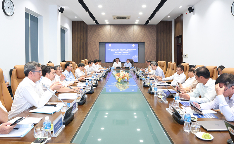 Toàn cảnh buổi họp giữa EVNNPT và EVNSPC