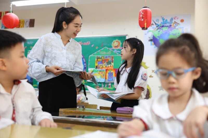 Bộ Giáo dục và Đào tạo điều chỉnh cách tính và chi trả lương dạy thêm giờ, bảo đảm quyền lợi và công bằng cho giáo viên công lập. Ảnh minh họa