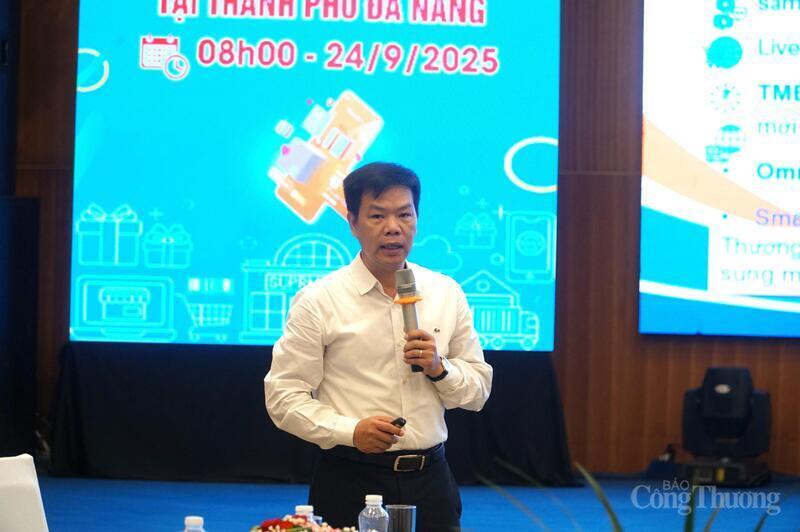 Ông Nguyễn Hữu Tuấn, Giám đốc Trung tâm Phát triển Thương mại điện tử và Công nghệ số (Cục Thương mại điện tử và Kinh tế số, Bộ Công Thương) phát biểu tại Hội thảo.