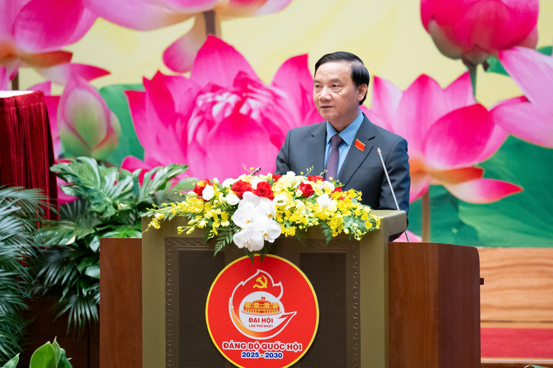 Phó Bí thư Thường trực Đảng ủy Quốc hội, Phó Chủ tịch Quốc hội Nguyễn Khắc Định điều hành phiên trù bị.