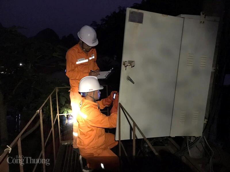 PC Cao Bằng huy động lực lượng, chuẩn bị vật tư, thiết bị dự phòng, trực chiến suốt ngày đêm.