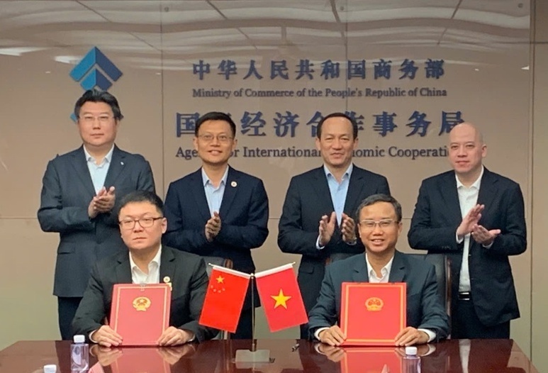 Bộ Xây dựng Việt Nam và Bộ Thương mại Trung Quốc đã ký Thoả thuận thực hiện Dự án Hỗ trợ kỹ thuật lập Báo cáo nghiên cứu khả thi tuyến đường sắt Lào Cai - Hà Nội - Hải Phòng.