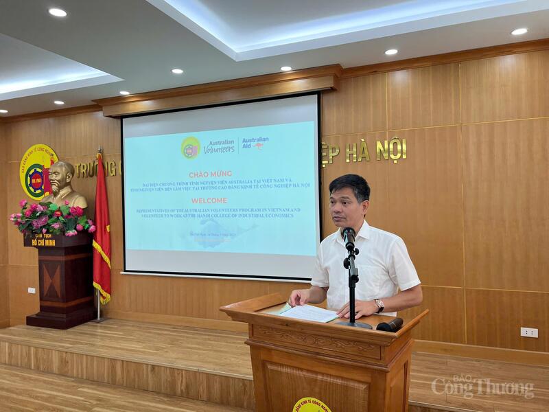 TS Đồng Trung Chính - Hiệu trưởng HIEC phát biểu