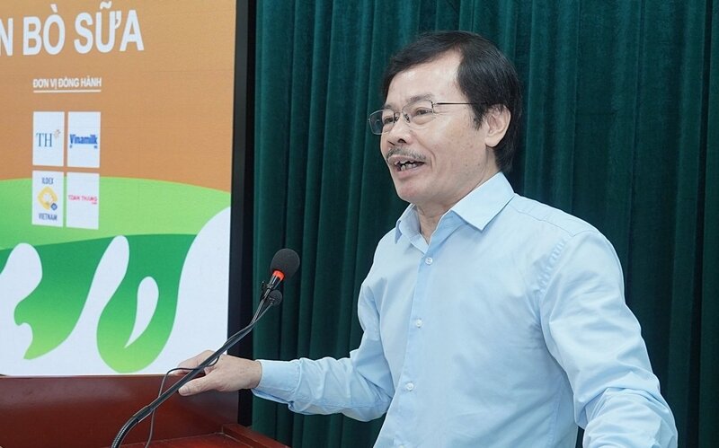 TS. Nguyễn Xuân Dương phân tích những nguyên nhân khiến đàn bò sữa trong các nông hộ sụt giảm