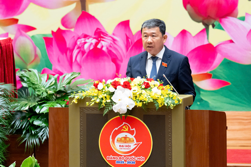 Phó Bí thư Đảng ủy Quốc hội Vũ Hải Hà trình bày Báo cáo tổng hợp ý kiến góp ý vào dự thảo Báo cáo chính trị trình Đại hội đại biểu Đảng bộ Quốc hội lần thứ I, nhiệm kỳ 2025-2030.