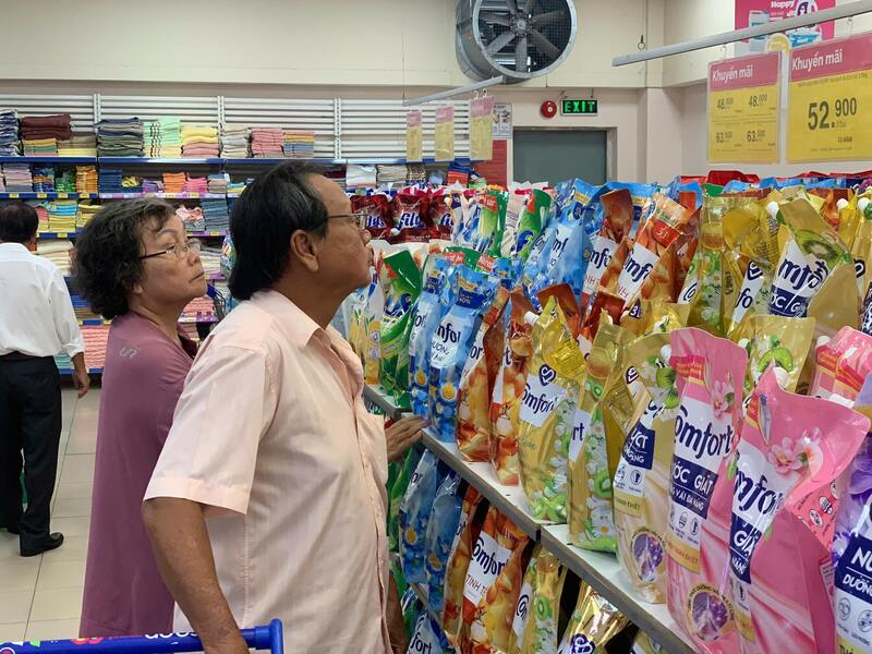 Mua nước giặt, nước xả dung tích lớn trong dịp này để tiết kiệm chi phí sinh hoạt