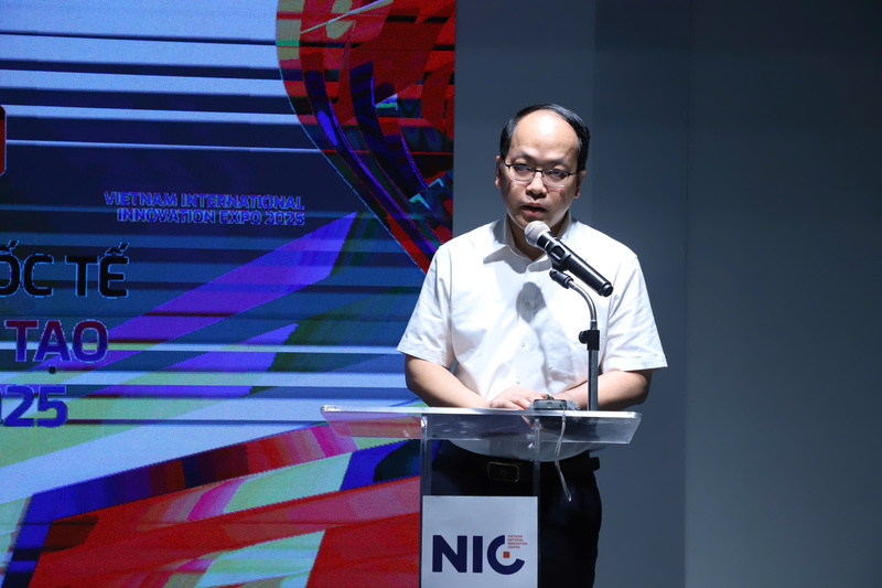 Ông Vũ Quốc Huy - Giám đốc NIC chia sẻ thông tin về Ngày hội Đổi mới sáng tạo quốc gia 2025 và Triển lãm quốc tế đổi mới sáng tạo Việt Nam 2025. Ảnh: NH