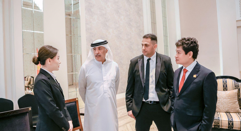 Lãnh đạo Meey Group tiếp xúc và trao đổi với lãnh đạo Emaar Properties. Ảnh: Meey Group