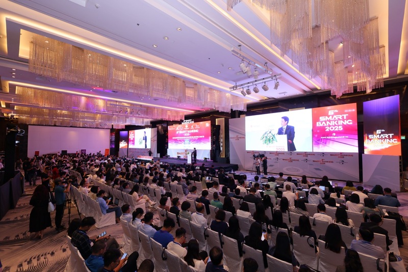 Toàn cảnh phiên toàn thể Hội thảo, Triển lãm Smart Banking 2025. Ảnh: Ngô Hải