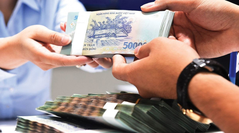 Nhiều khách hàng hiện có xu hướng chọn mở nhiều sổ tiết kiệm. (Ảnh minh họa)