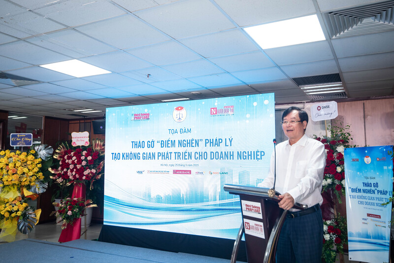 TS. Trần Công Phàn, Phó Chủ tịch Thường trực Hội Luật gia Việt Nam, ĐBQH khoá XV phát biểu tại toạ đàm.