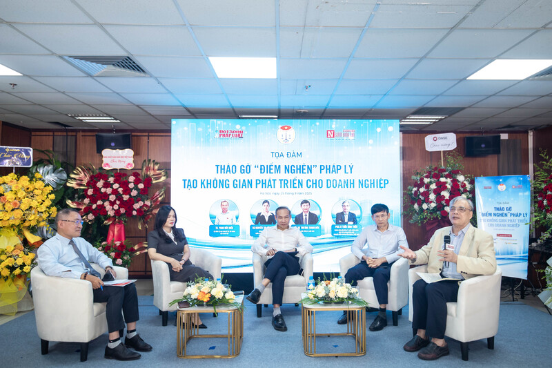 PGS.TS Trần Đình Thiên chia sẻ tại buổi tọa đàm "Tháo gỡ điểm nghẽn pháp lý tạo không gian phát triển cho doanh nghiệp”
