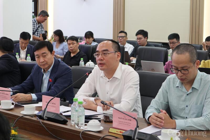 Ông Bùi Quốc Dũng - Phó Tổng Kiểm toán Nhà nước phát biểu tại tọa đàm. Ảnh: Phương Thảo