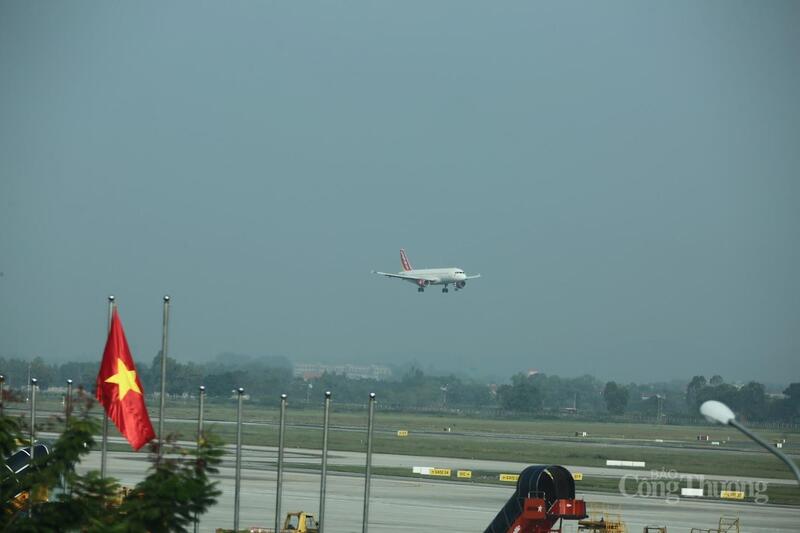 200 chiếc Boeing không chỉ là “200”, đó là 200 lần kiểm tra hồ sơ giao nhận, 200 kế hoạch tài chính xếp lớp nhau, 200 bộ phi công - kỹ sư - thợ máy đào tạo theo chuẩn mới, 200 đường gân thần kinh kéo căng dọc mạng bay Đông Nam Á và xa hơn...