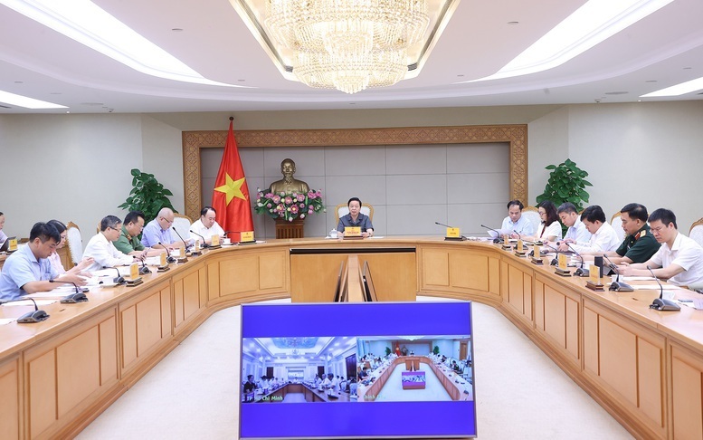 Phó Thủ tướng nêu rõ, việc thành lập và tổ chức hoạt động của Quỹ Nhà ở quốc gia là nhiệm vụ cấp thiết, áp lực lớn, nhưng phải thực hiện trong vài năm tới. Ảnh: VGP/Minh Khôi.