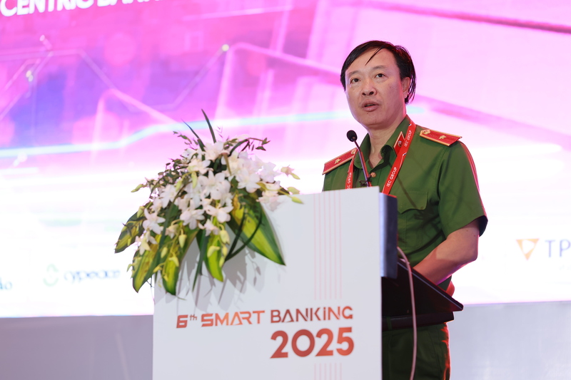 Thiếu tướng Nguyễn Ngọc Cương - Giám đốc Trung tâm Dữ liệu quốc gia, Bộ Công an phát biểu. Ảnh: Ngô Hải.