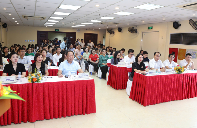 Tọa đàm thu hút đông đảo bà con tiểu thương chợ Đồng Xuân