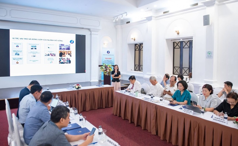 Toạ đàm thu hút sự tham gia của nhiều chuyên gia kinh tế, đại diện doanh nghiệp, hiệp hội. Ảnh: NH