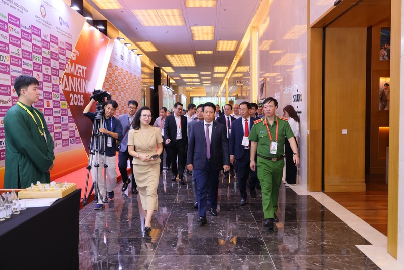 Hội thảo, Triển lãm cấp cao thường niên Smart Banking năm nay quy tụ khoảng 1.000 đại biểu cấp cao đến từ các cơ quan quản lý nhà nước, ngân hàng thương mại, tổ chức tài chính, doanh nghiệp công nghệ và các chuyên gia hàng đầu trong nước và quốc tế. Ảnh: Ngô Hải