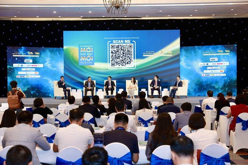 Các diễn giả tham gia thảo luận tại diễn đàn. Ảnh: NH.
