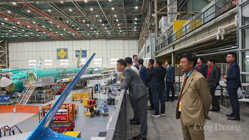 Các kỹ sư Vietjet tham quan nhà máy sản xuất máy bay Boeing tại thành phố Seattle, Hoa Kỳ.