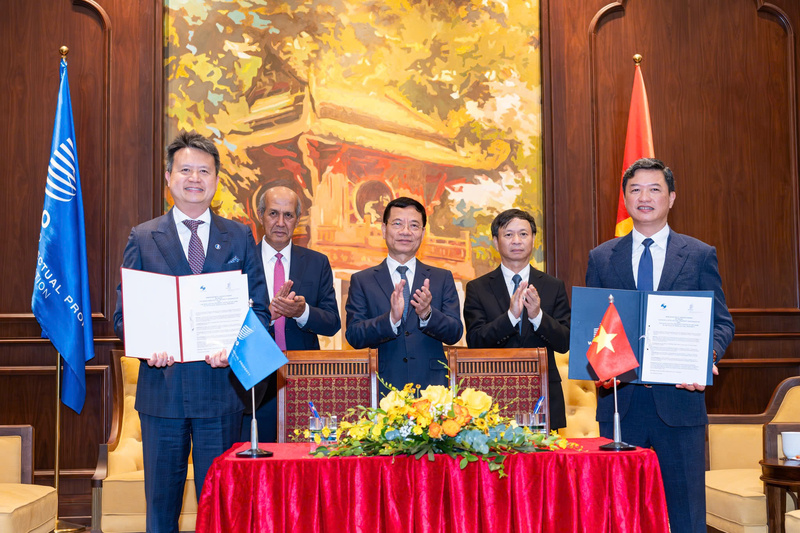 Cục Sở hữu trí tuệ (Bộ Khoa học và Công nghệ) và Tổ chức Sở hữu trí tuệ thế giới (WIPO) ký kết Bản ghi nhớ hợp tác trong lĩnh vực sở hữu trí tuệ. Ảnh: Minh Sơn.