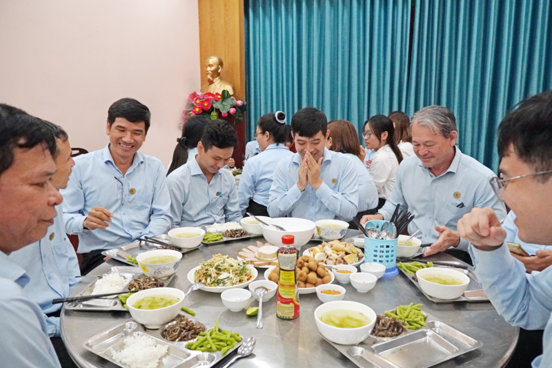 'Bữa cơm công đoàn': Mâm cơm gắn kết, chia sẻ yêu thương - 3