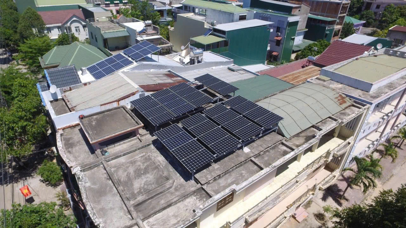 Điện mặt trời áp mái đang được khuyến khích trong việc góp phần đảm bảo an ninh năng lượng, bảo vệ môi trường. Ảnh: Nguyễn Dương