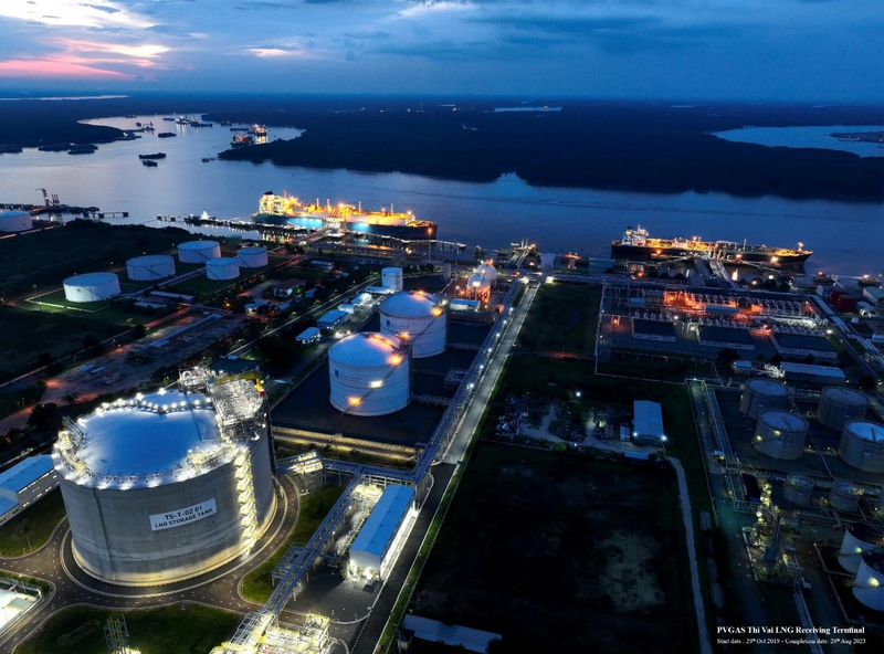 Kho chứa LNG 1 MMTPA tại Thị Vải về đêm (Ảnh PV GAS)