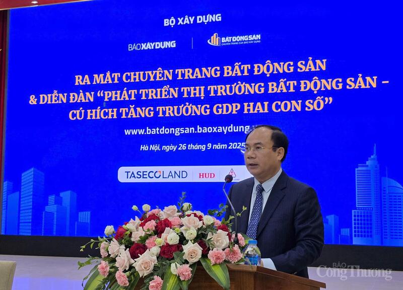 Thứ trưởng Bộ Xây dựng Nguyễn Văn Sinh phát biểu tại lễ ra mắt chuyên trang điện tử Bất động sản