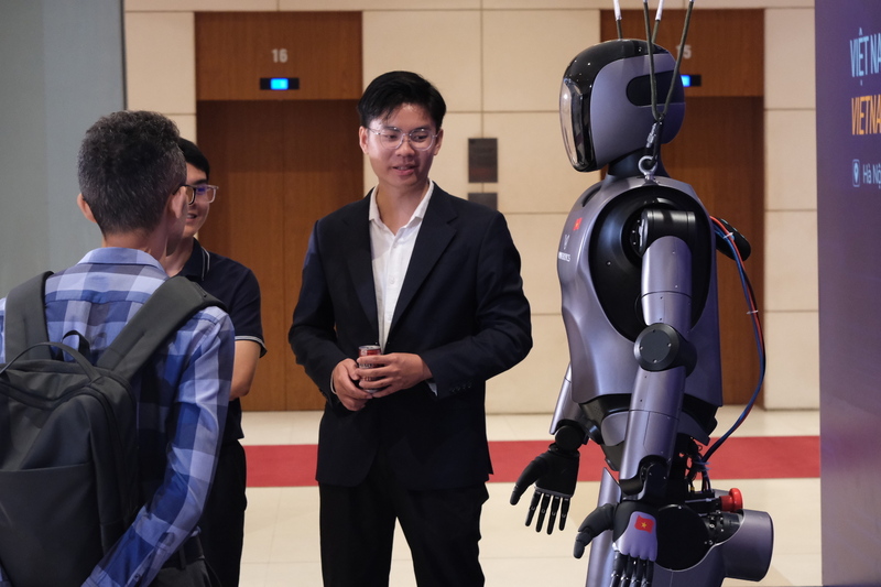 Robot tích hợp trí tuệ nhân tạo được trưng bày tại sự kiện.