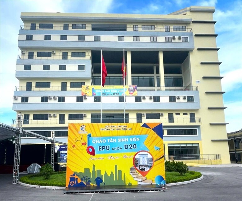 Quang cảnh tại cơ sở 3: 126 Phố Xốm, Phường Phú Lương, TP. Hà Nội (Khu B, Trường Cao đẳng Kinh tế - Kỹ thuật- Thương Mại).