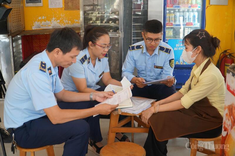 Kiểm tra hồ sơ pháp lý về hoạt động của cửa hàng và các sản phẩm bánh trung thu.