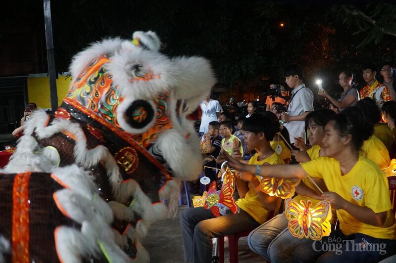 Không khí Tết Trung thu tưng bừng tại Trung tâm Chăm sóc Người cao tuổi và Người khuyết tật Chữ thập đỏ Đà Nẵng