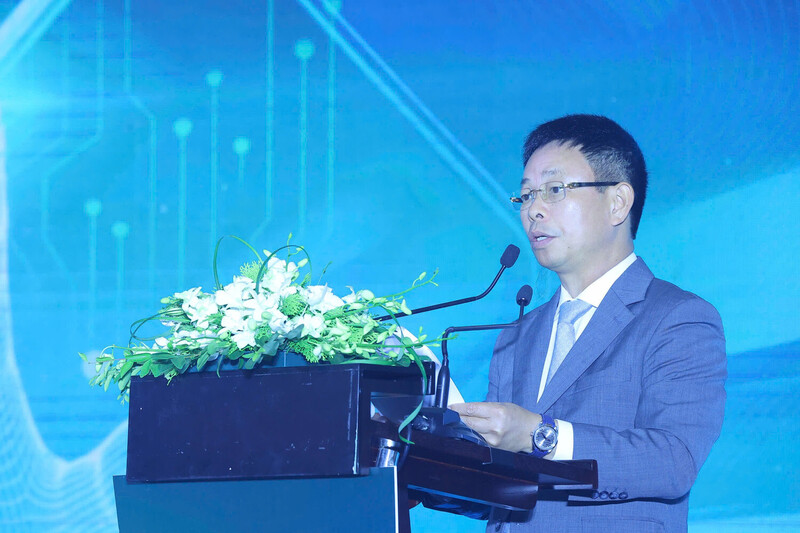 Nhà báo Phùng Công Sưởng, Tổng Biên tập báo Tiền Phong phát biểu tại họp báo. Ảnh: Duy Minh