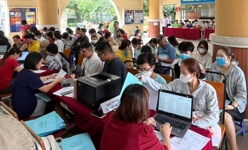 Nhiều trường học trên cả nước đã đề xuất nhiều khoản thu phụ phí ngay đầu năm học. Ảnh minh họa
