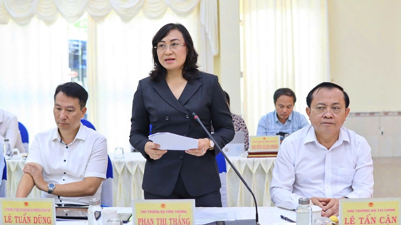 Thứ trưởng Bộ Công Thương Phan Thị Thắng phát biểu tại buổi làm việc. Ảnh: CTV.
