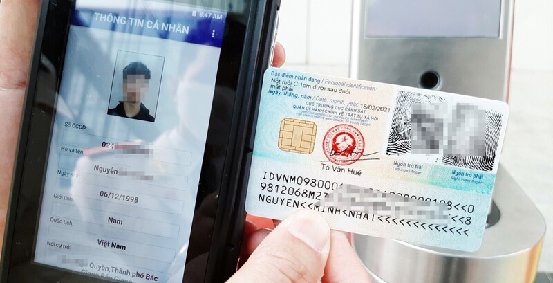 Kết nối dữ liệu dân cư chính là “mỏ vàng” để các ngân hàng khai thác trong công tác chi trả an sinh xã hội. Ảnh: Văn Anh.