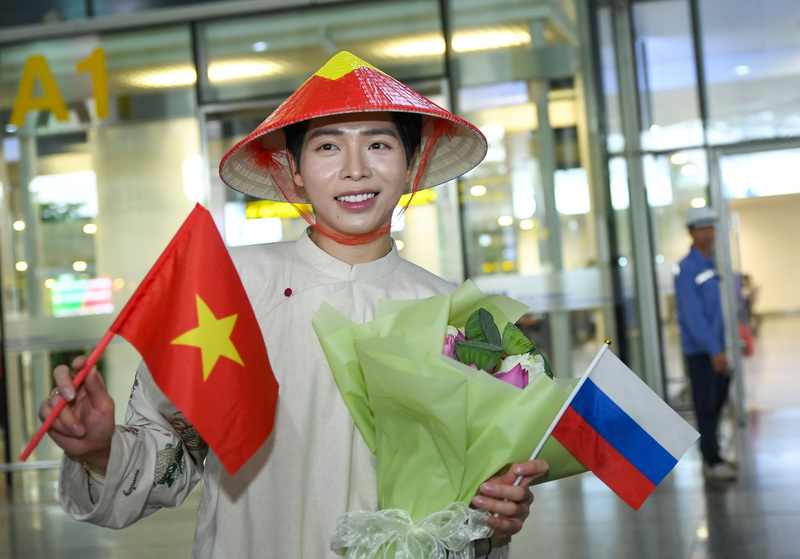 Khoảnh khắc Đức Phúc được xướng tên ở ngôi vị cao nhất Intervision 2025 vào đúng ngày 20/9/2025 - tròn 10 năm kể từ khi anh đăng quang Giọng hát Việt 2015. Sau một thập kỷ hoạt động nghệ thuật, nam ca sĩ đã có bước trưởng thành vượt bậc, khẳng định bản thân ở các sân chơi trong nước và đấu trường quốc tế.