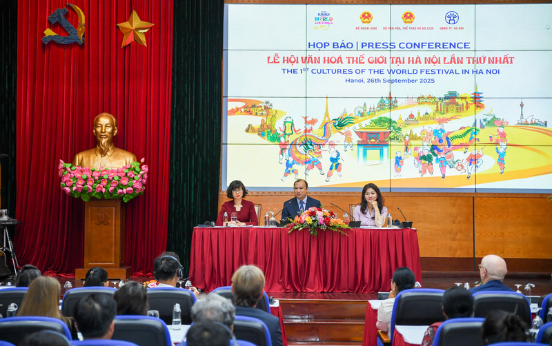 Toàn cảnh buổi họp báo.