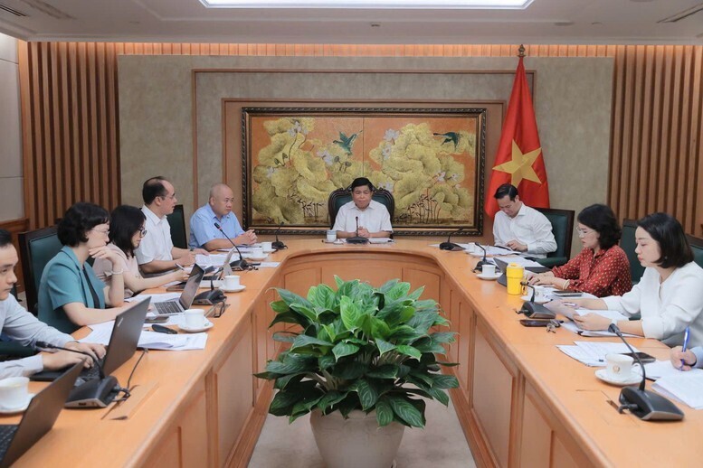 Phó Thủ tướng Chính phủ Nguyễn Chí Dũng chủ trì họp rà soát tình hình triển khai Nghị quyết 68-NQ/TW về phát triển kinh tế tư nhân. Ảnh: VGP/Thu Sa.
