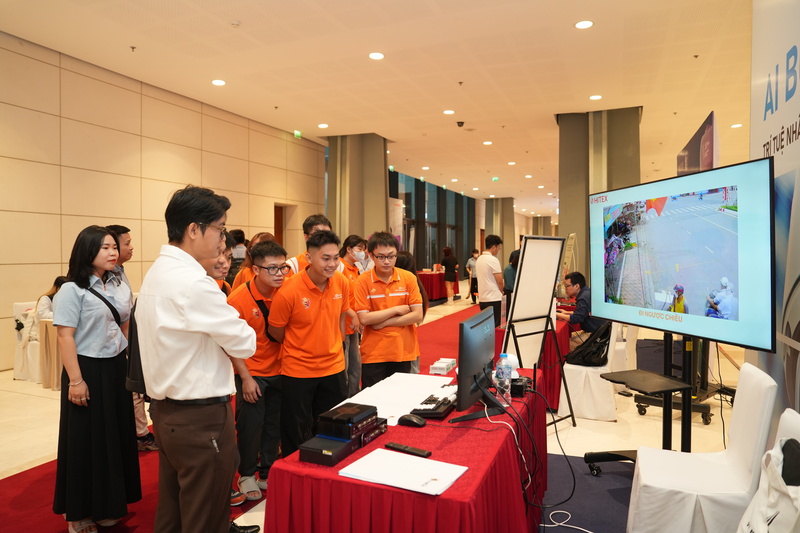 Nhiều công nghệ trí tuệ nhân tạo đã được giới thiệu tại Ngày hội Trí tuệ nhân tạo Việt Nam 2025. Ảnh: Phong Lâm.