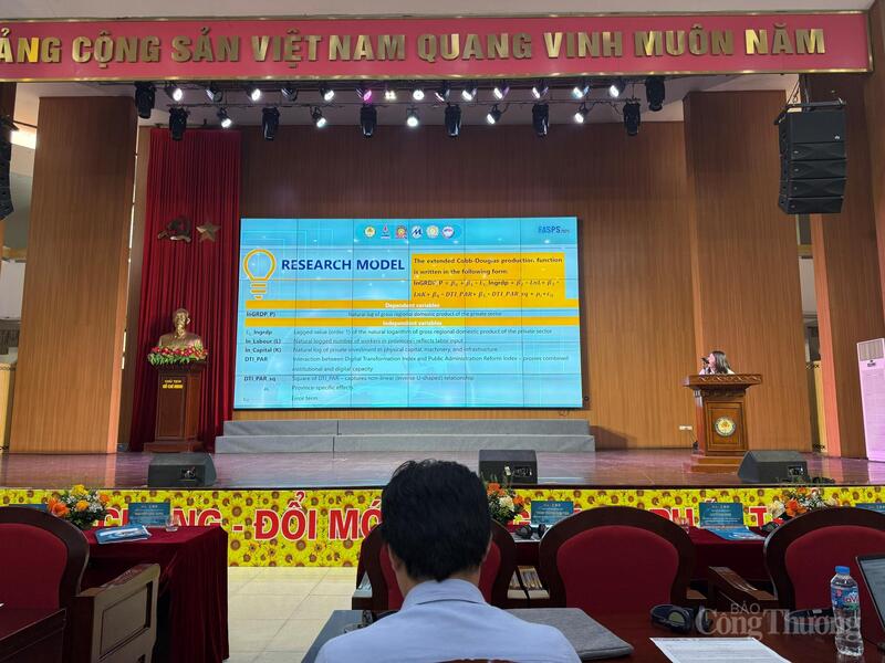 Phiên thảo luận song song tại hội thảo. Ảnh: Minh Trang