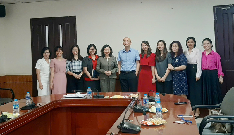 Các đại biểu tham dự cuộc họp.