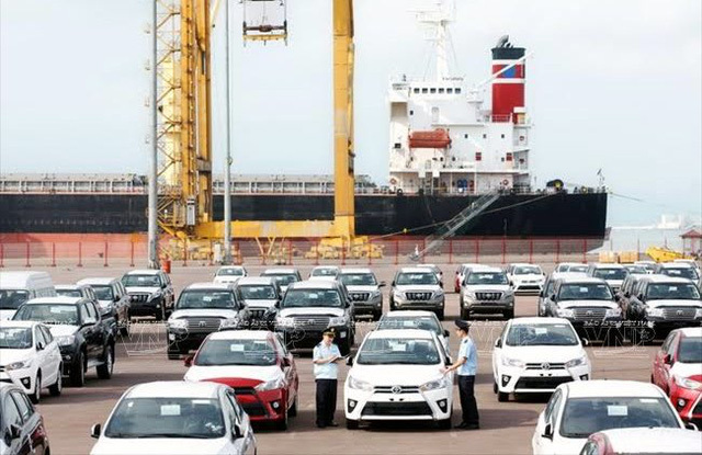 Nhập khẩu ô tô các loại của Việt Nam cao nhất từ trước đến nay. Ảnh: TTXVN