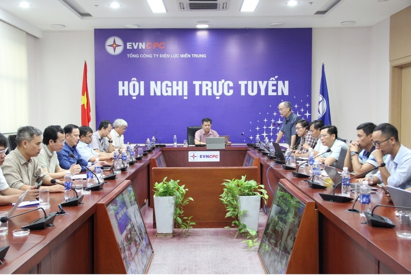 Ông Ngô Trường Thắng, Trưởng Ban An toàn, Thường trực Ban chỉ huy PCTT&TKCN EVNCPC lưu ý công tác an toàn trong xử lý sự cố tại các đơn vị