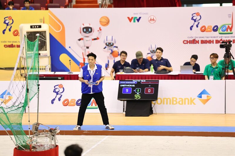 Đội tuyển Robocon UNETI thi đấu tại vòng sơ loại cuộc thi Robocon Việt Nam 2025
